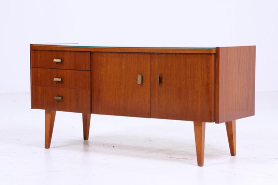 Image 1 of Sombre Vintage Commode à tiroirs années 60 | Mid Century Lowboard Rétro années 70 en bois plateau en verre