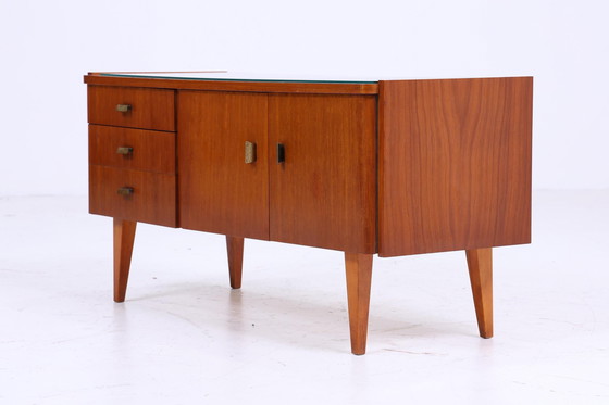 Image 1 of Sombre Vintage Commode à tiroirs années 60 | Mid Century Lowboard Rétro années 70 en bois plateau en verre