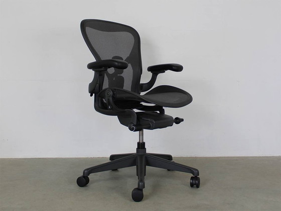 Image 1 of Aeron Remastered B Herman Miller Options complètes