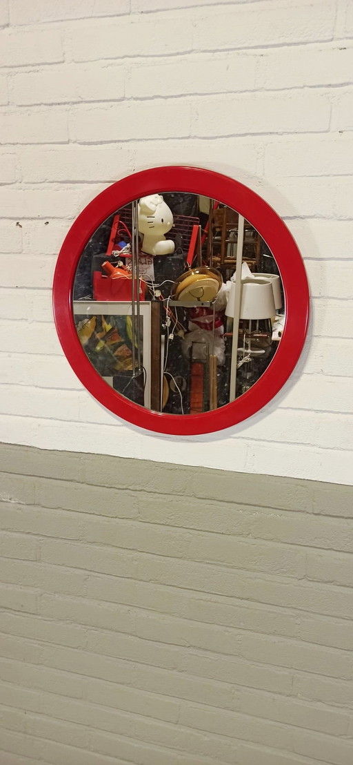 Miroir rond à cadre rouge