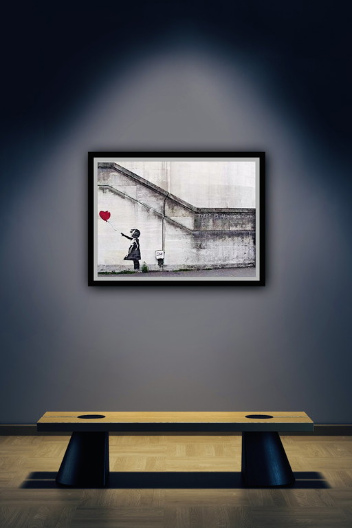 Banksy : "Hope Girl With Red Balloon" (Fille de l'espoir avec un ballon rouge).