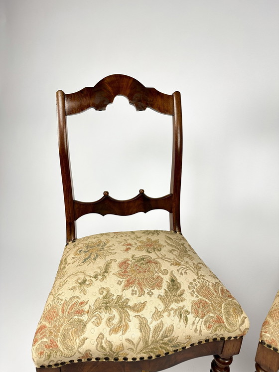 Image 1 of Ensemble antique de deux chaises en placage d'acajou et sièges tapissés