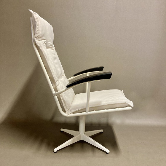 Image 1 of Fauteuil pivotant métal et Bakélite design 1960.