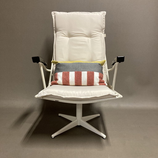 Fauteuil pivotant métal et Bakélite design 1960.