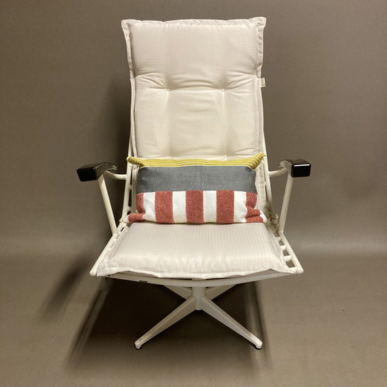 Image 1 of Fauteuil pivotant métal et Bakélite design 1960.