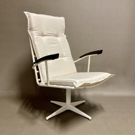 Image 1 of Fauteuil pivotant métal et Bakélite design 1960.