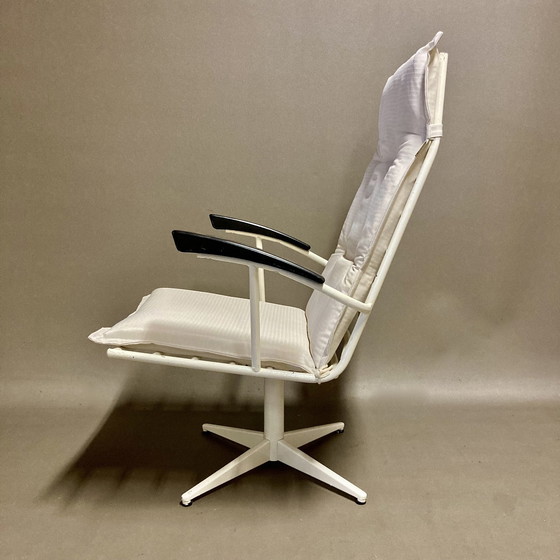 Image 1 of Fauteuil pivotant métal et Bakélite design 1960.