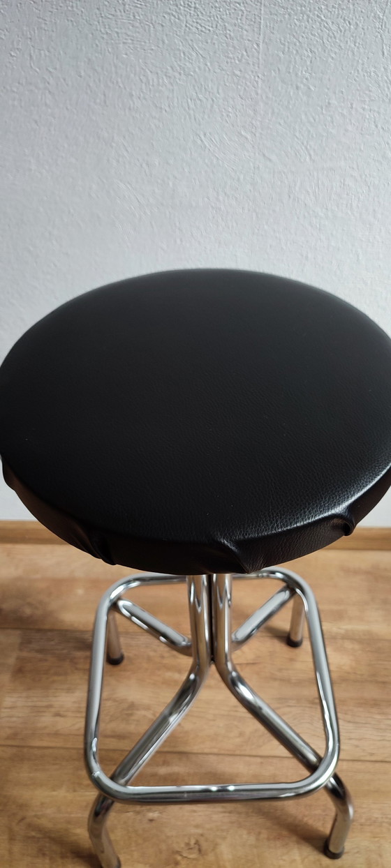 Image 1 of Tabouret de bar vintage en tube chromé