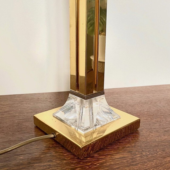 Image 1 of Lampe de table en laiton et lucide de style régence hollywoodienne