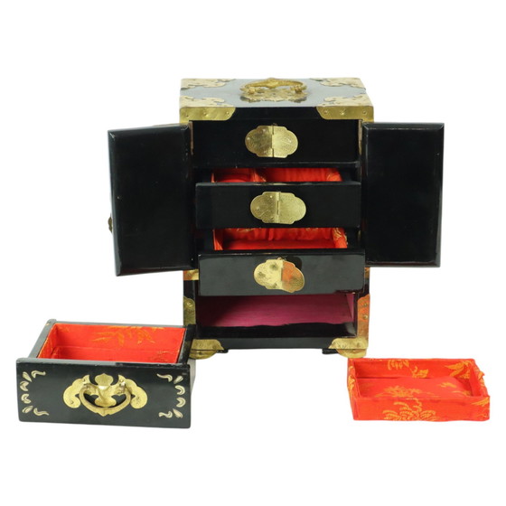 Image 1 of Boîte à bijoux chinoise vintage en perle