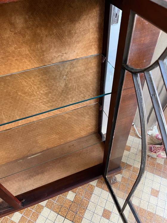 Image 1 of Vitrine En Bois Vernis