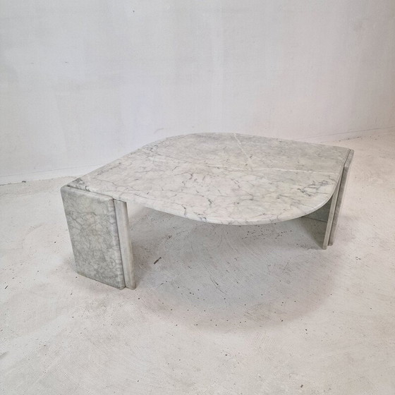 Image 1 of Table basse vintage en marbre en forme de goutte d'eau, Italie 1980