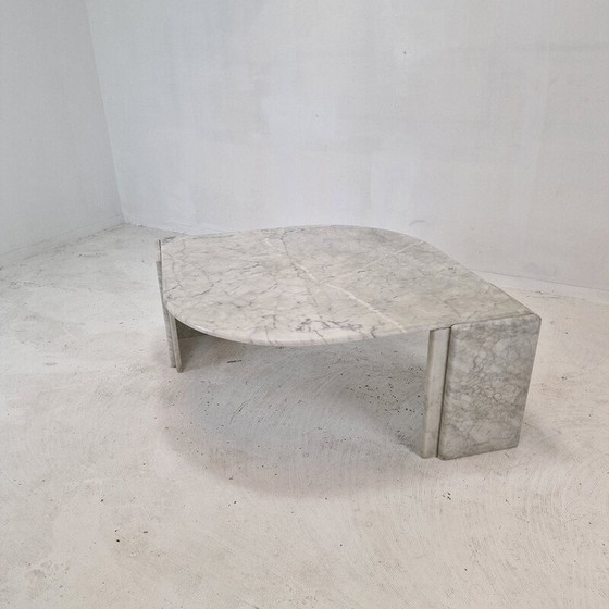 Image 1 of Table basse vintage en marbre en forme de goutte d'eau, Italie 1980