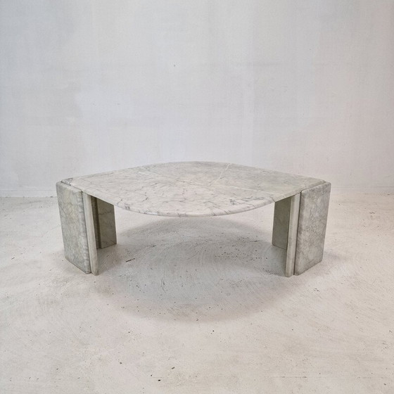 Image 1 of Table basse vintage en marbre en forme de goutte d'eau, Italie 1980