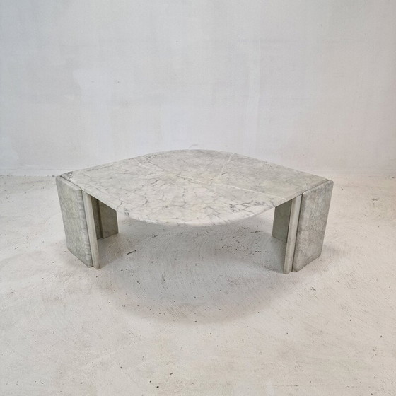 Image 1 of Table basse vintage en marbre en forme de goutte d'eau, Italie 1980