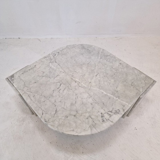 Image 1 of Table basse vintage en marbre en forme de goutte d'eau, Italie 1980