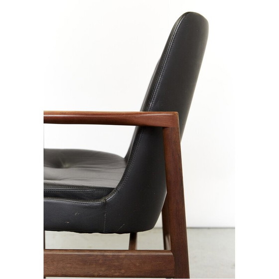 Image 1 of Fauteuil vintage en bois massif et cuir noir par Ib Kofod Larsen pour Fröscher