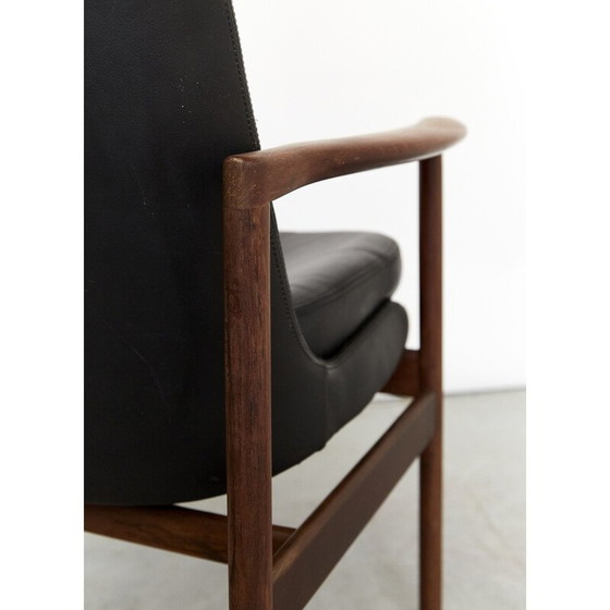 Image 1 of Fauteuil vintage en bois massif et cuir noir par Ib Kofod Larsen pour Fröscher