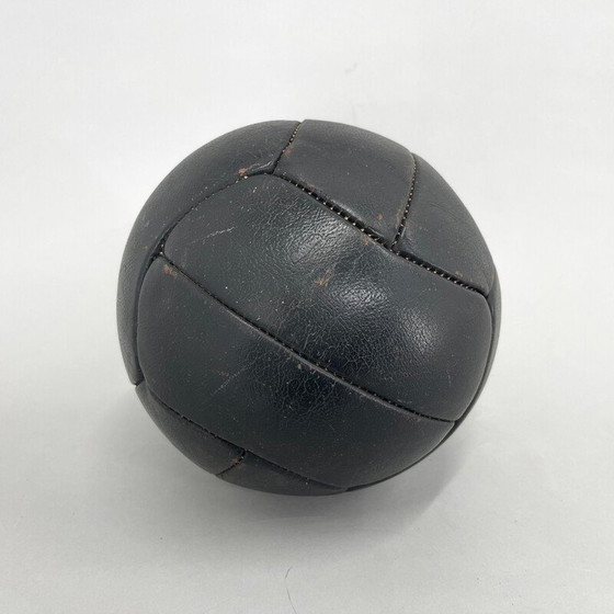Image 1 of Ballon de médecine vintage en cuir noir, Tchécoslovaquie, années 1930