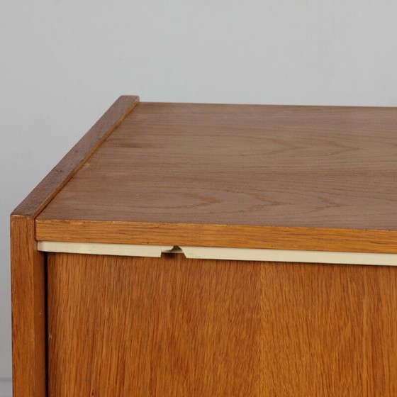 Image 1 of Commode vintage en bois de chêne par Zapadoslovenske Nabytkarske Zavody, Tchécoslovaquie 1960