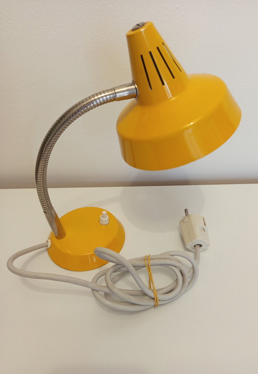 Lampe de bureau rétro Mid Century jaune citron lumineux de l'ancienne Allemagne de l'Ouest