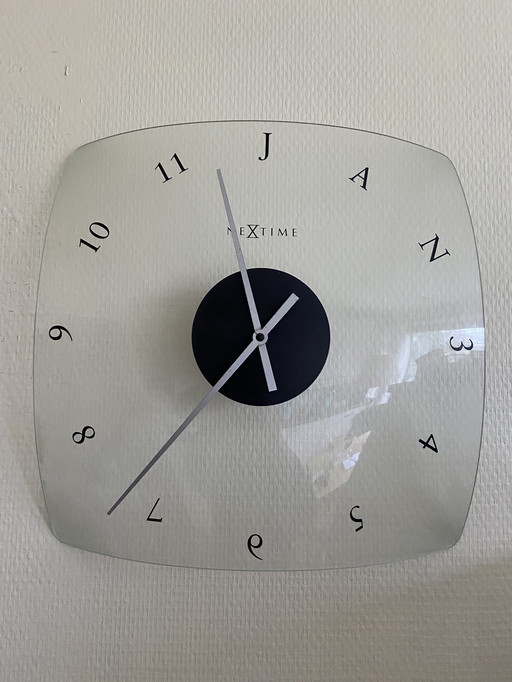 Horloge murale design en verre Nextime 'Jan' By Jan De Bouvrie