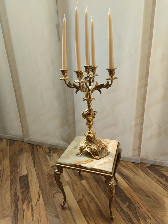 Image 1 of Petite table, Tabouret, Pieds en laiton, Plateau en marbre poli, Héritage