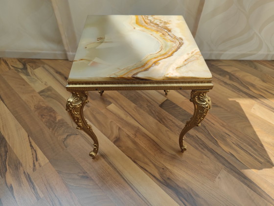Image 1 of Petite table, Tabouret, Pieds en laiton, Plateau en marbre poli, Héritage