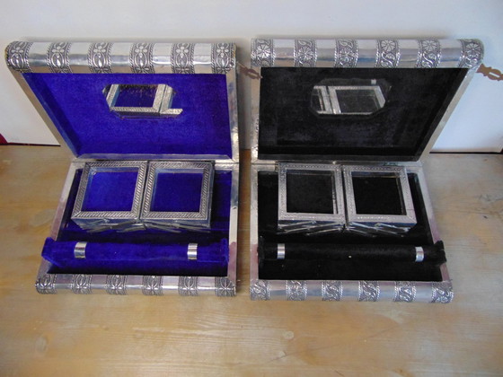 Image 1 of Deux boîtes ou étuis à bijoux