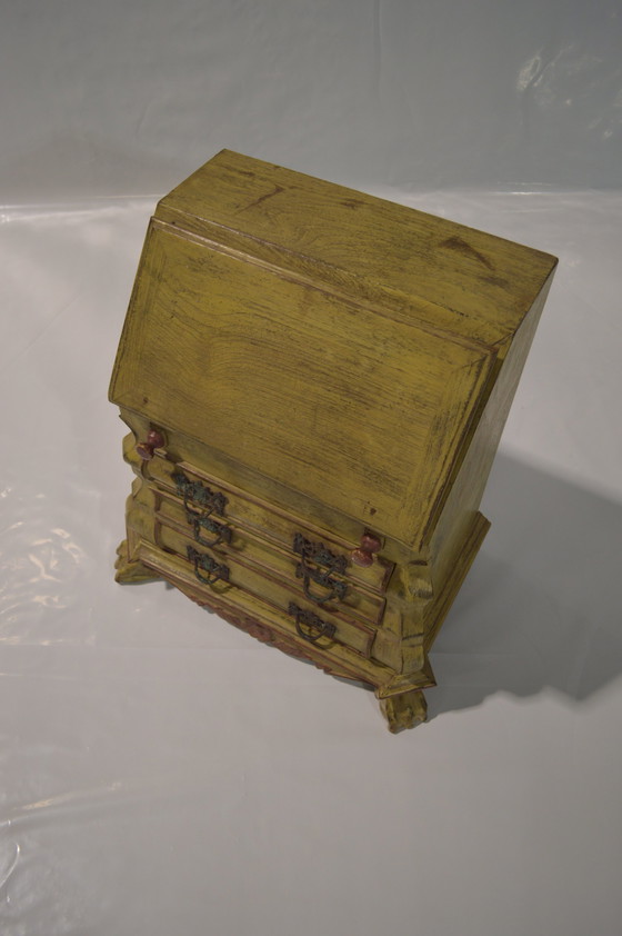 Image 1 of Cabinet pour enfants en bois, avec de nombreux détails et départements