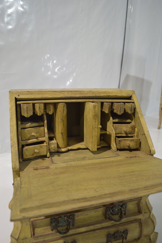 Image 1 of Cabinet pour enfants en bois, avec de nombreux détails et départements