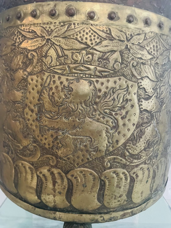 Image 1 of Jardinière Tripode Laiton Xvii/ Xviii E Siècle Allemagne Du Nord