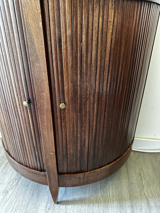 Image 1 of Armoire en forme de croissant