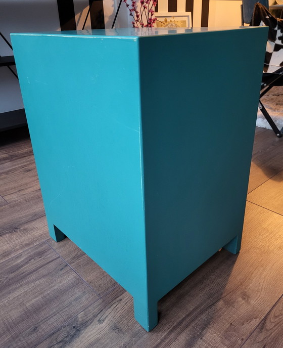 Image 1 of Table de nuit chinoise en turquoise.