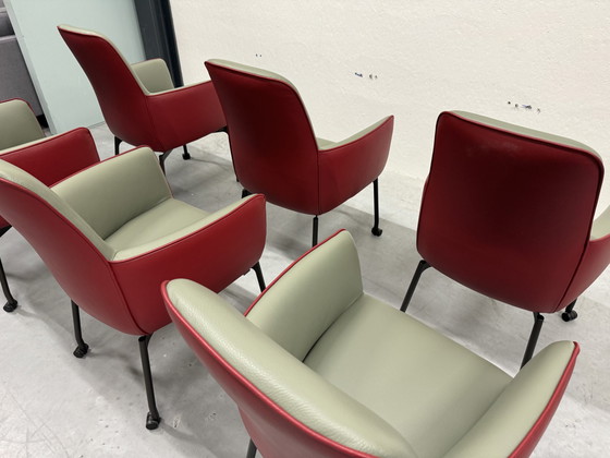 Image 1 of 6 chaises de salle à manger Leolux Gyon à roulettes en cuir vert et rouge