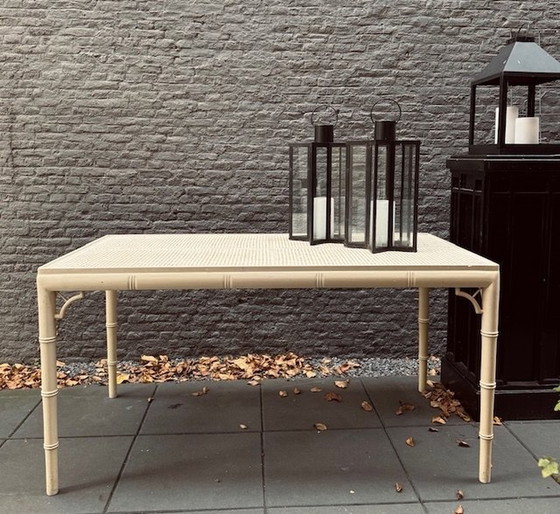 Image 1 of Table de salle à manger vintage en faux bambou blanc avec sangles