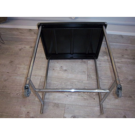 Image 1 of Table d'appoint vintage en acier avec roues
