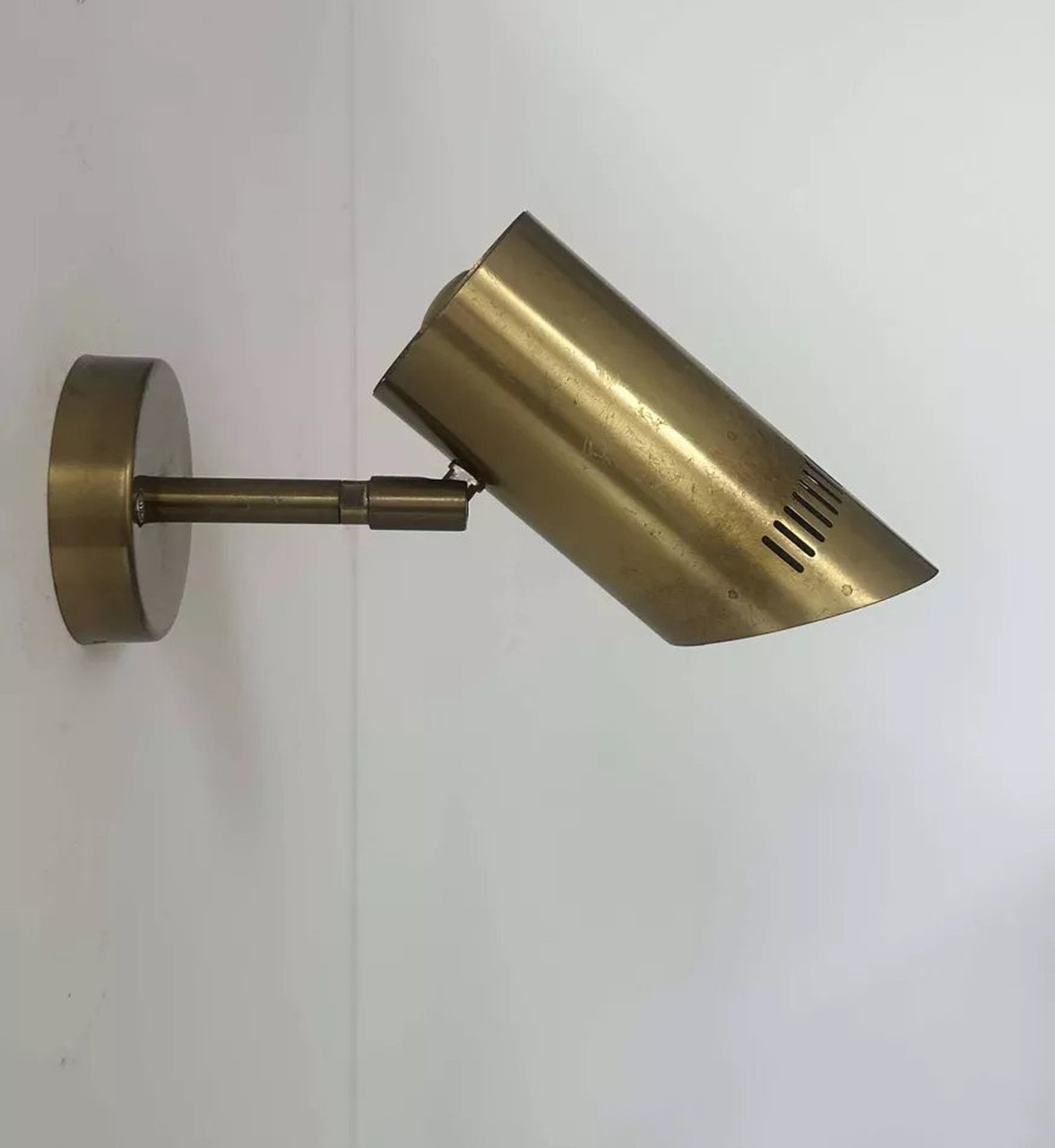 Applique Murale Vintage Tôle Perforée – Spot Orientable – Années 60