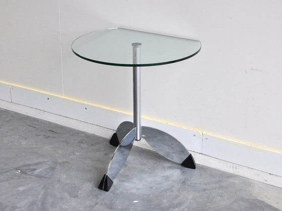 Image 1 of Table d'appoint design moderne avec plateau en verre et pied en acier inoxydable