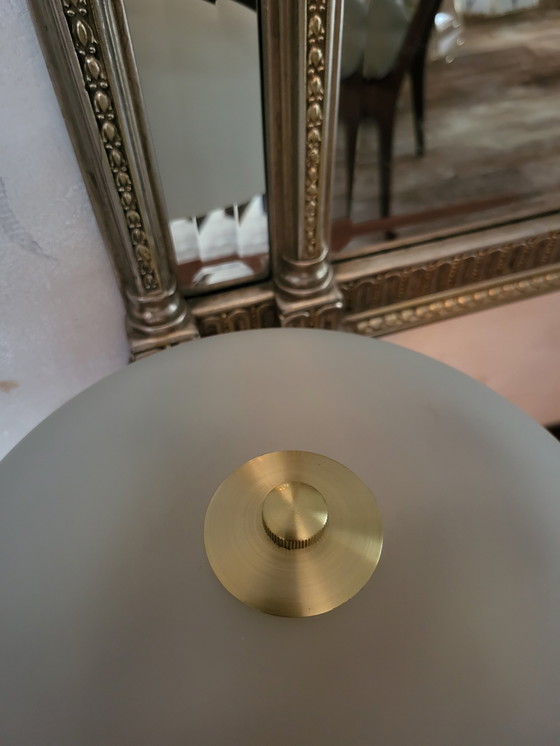 Image 1 of Lampe champignon vintage en verre doré et au lait