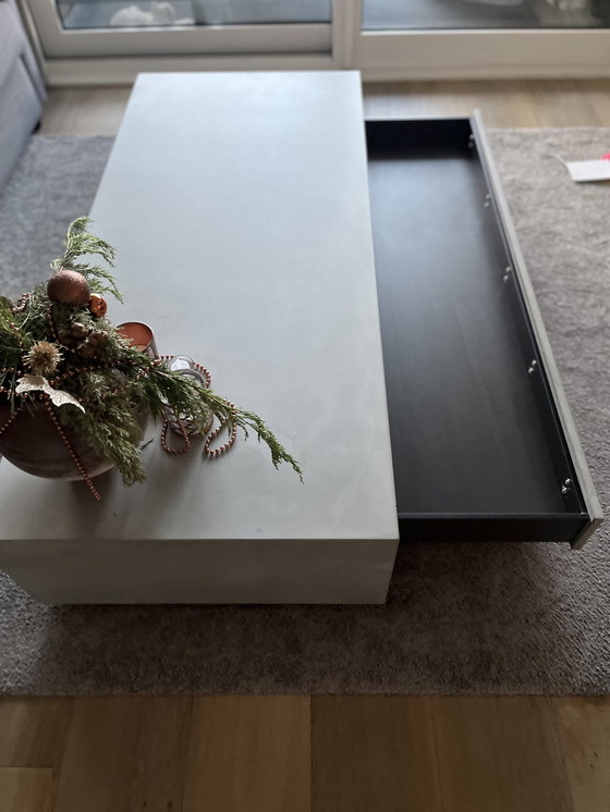 Image 1 of Table basse Artyx Micro Concrete avec rangement sur roulettes