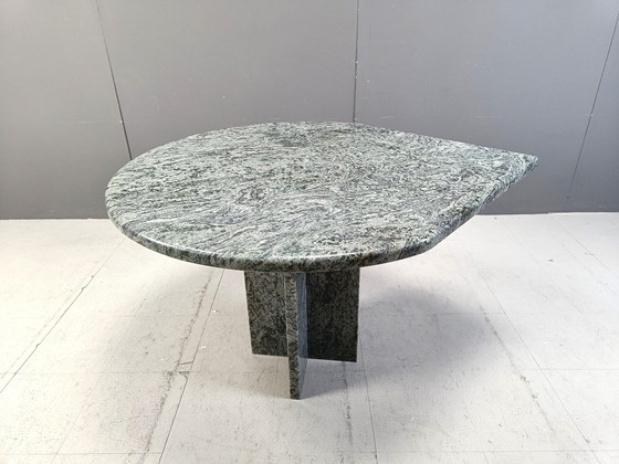 Image 1 of Table de salle à manger ou de centre en granit, 1970S