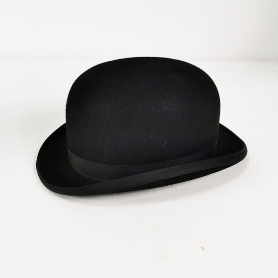 Image 1 of Chapeau melon vintage en feutre noir et tissu pour Christys Londres, Angleterre 1950