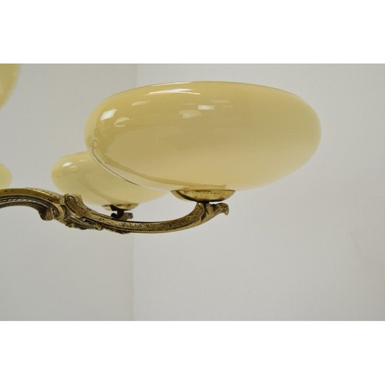 Image 1 of Lustre vintage art déco en verre et laiton, Tchécoslovaquie 1930