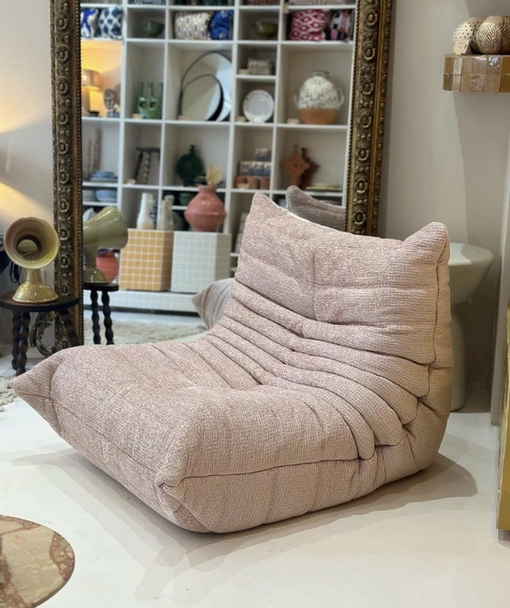 Image 1 of Chauffeuse Togo Modèle Ligne Roset Rose