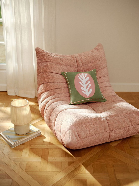 Image 1 of Chauffeuse Togo Modèle Ligne Roset Rose