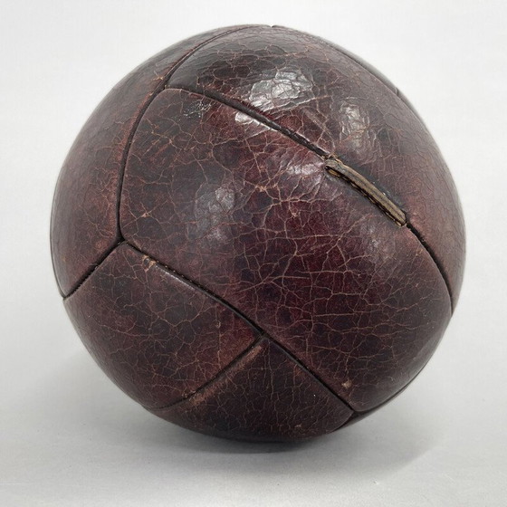 Image 1 of Ballon d'entraînement en cuir, Tchécoslovaquie 1930