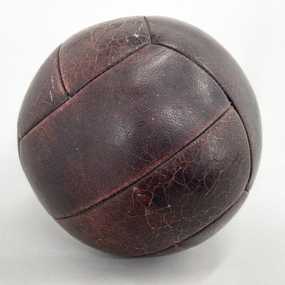 Image 1 of Ballon d'entraînement en cuir, Tchécoslovaquie 1930