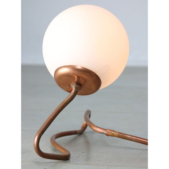 Image 1 of Lampe de table vintage en cuivre organique et verre opalin