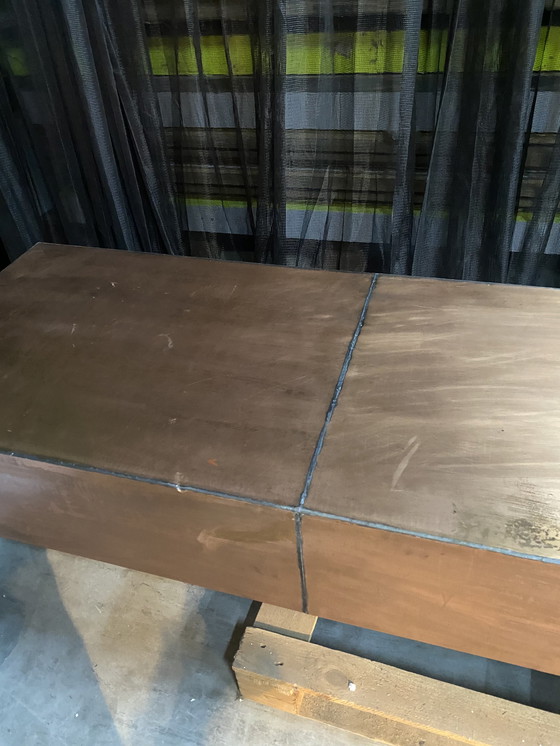 Image 1 of Table basse moderne en cuivre